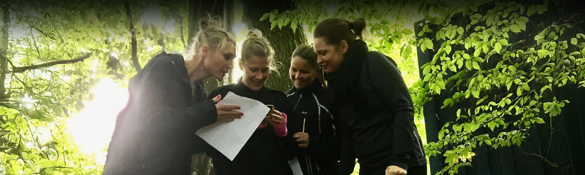 Virksomhed deltager i udendørs team building aktiviteter