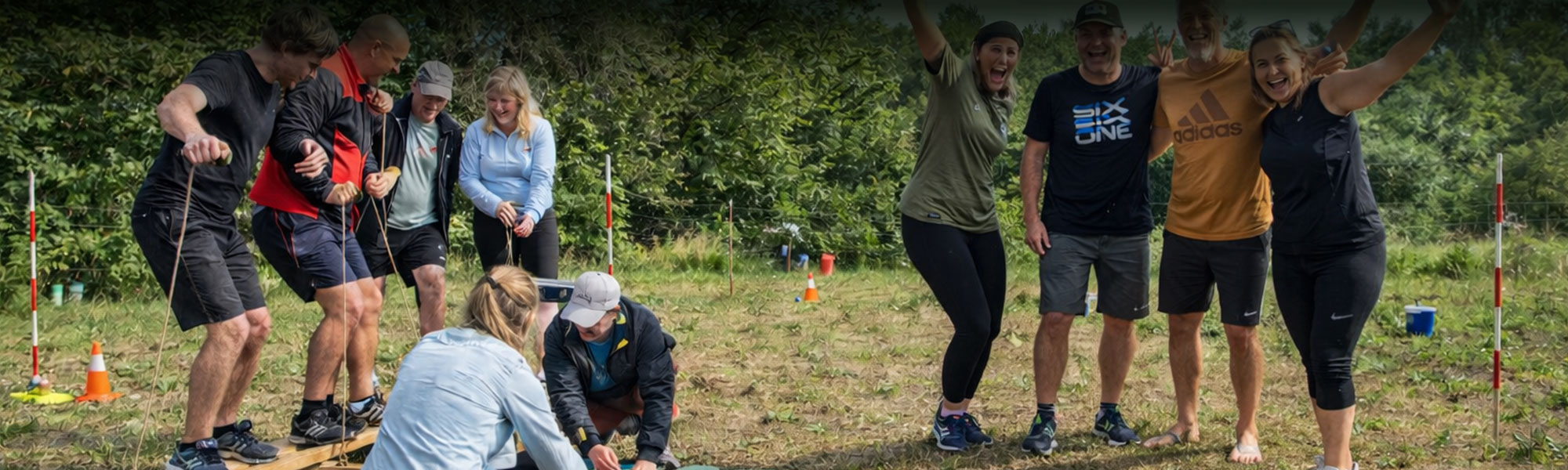 Holddyst teambuilding med forskellige samarbejdsøvelser og udfordringer for teams